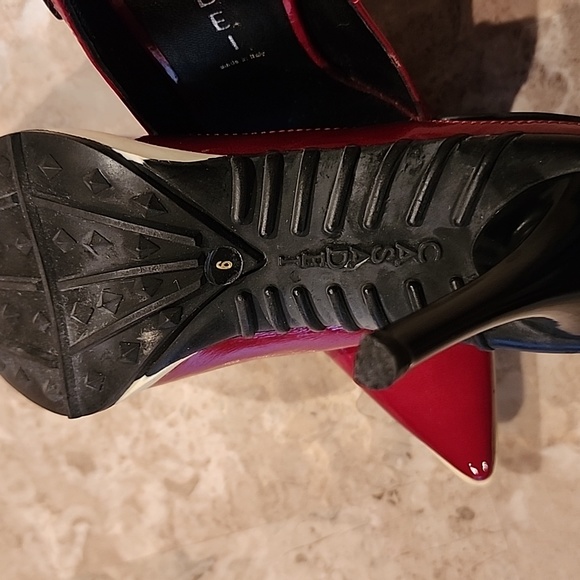 Magnificent Casadei red patent pumps - Picture 4 of 6